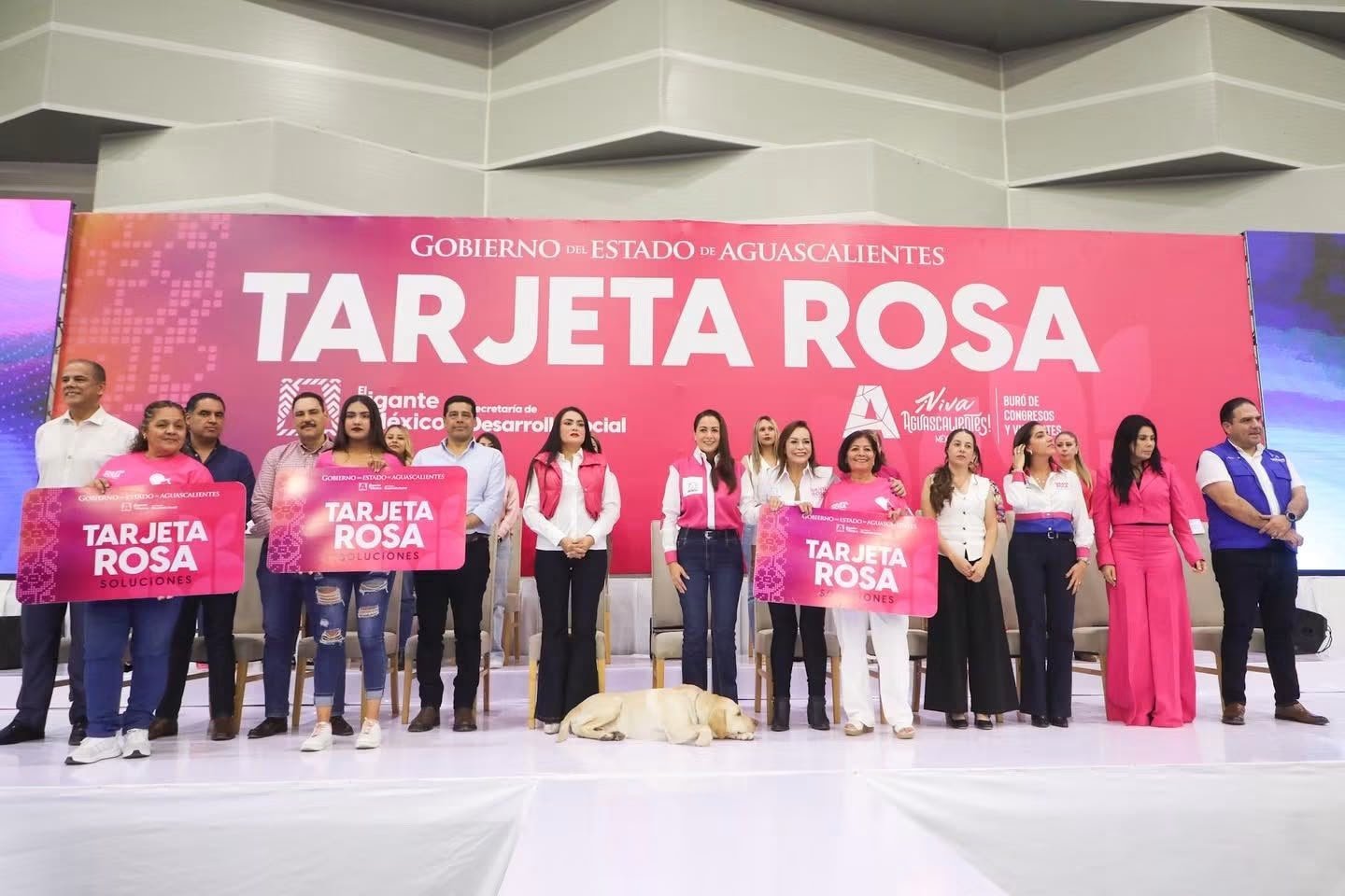 Tere Jiménez Entrega Tarjetas Rosas para Impulsar la Economía de las Mujeres en Aguascalientes